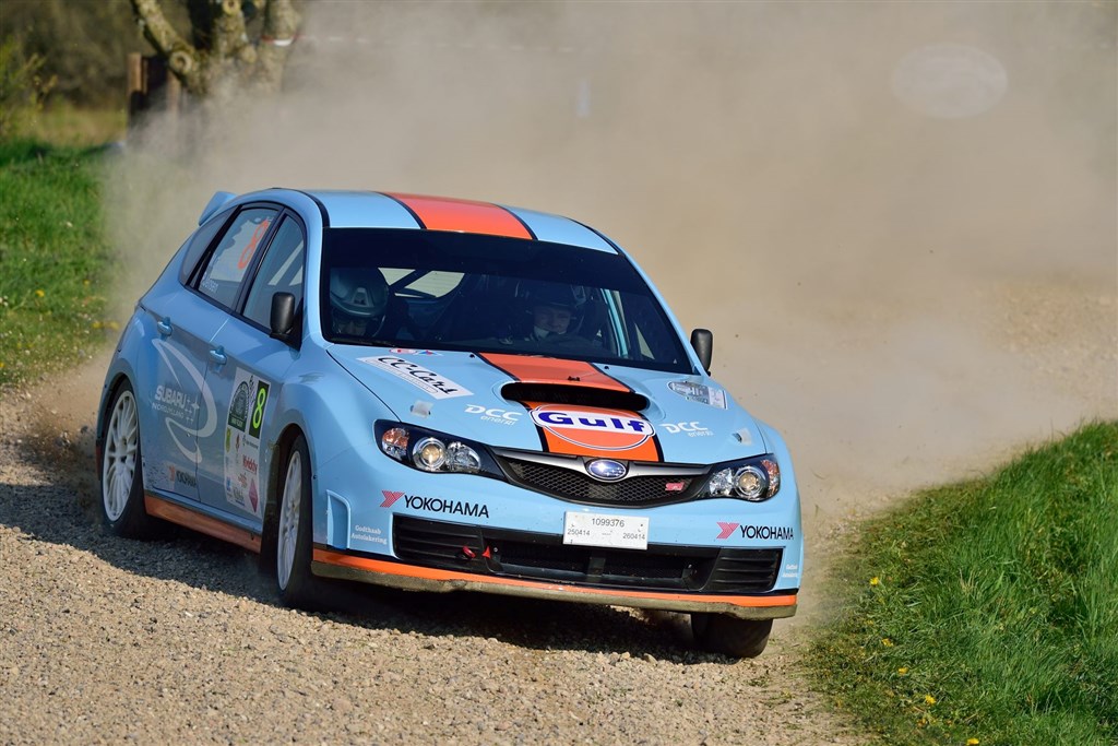 Max Christensen og Preben Jensen i sædvanlig flot stil i deres Subaru Impreza
(Foto: Michael Eisenberg)